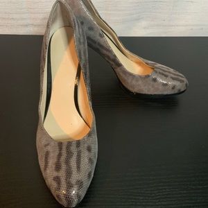 Nine West Silver Snake Print Pumps (9 1/2)